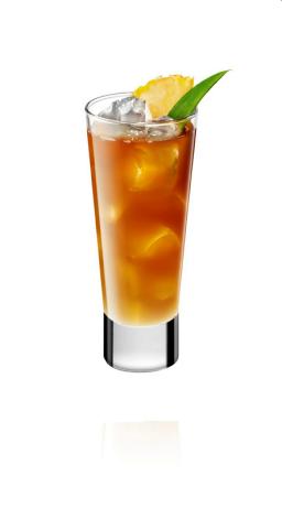 Brandyhighball lasissa sitruunankuorikiehkuralla