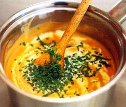 Sauce Thermidor kattilassa tarjoiluvalmiina