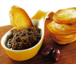 Tapenadea tarjoiluvalmiina