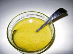 Ranskalaista kastiketta kulhossa