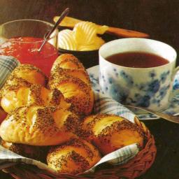 Aamusämpylät heti aamusta tarjolla