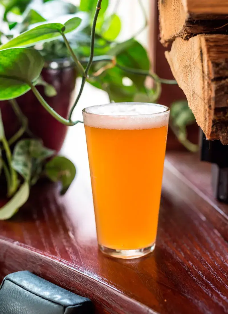 Mama's Special olutlasiin rakennettuna, oluen ja keltaisen Jaffan sekoitus