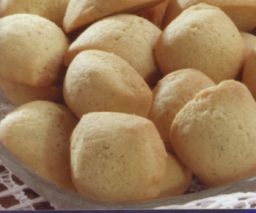 Aidot piparkakut tarjoiluvalmiina