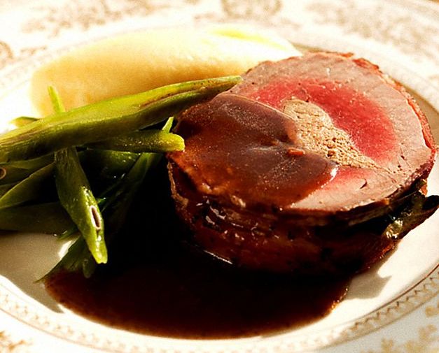 Albertin kastike tarjoiluvalmiina