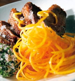 Ankkaa ja hunajaperunoita lautasella