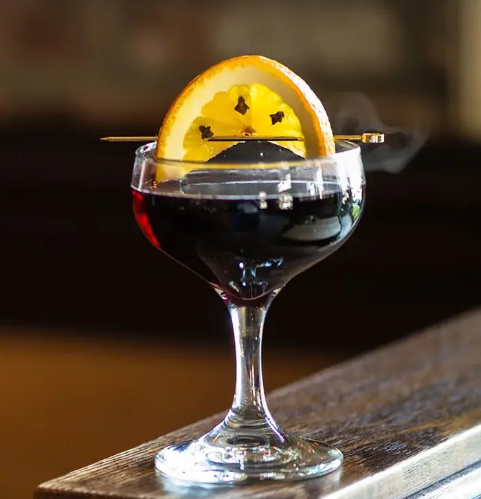 Bishop-juoma grogilasissa