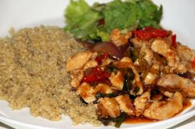 Kyckling på asiatiskt vis serverad