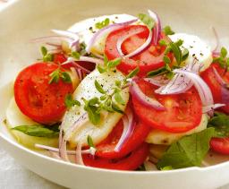 Calabrian salaatti kulhossa