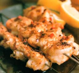 Camarão com Piri-Piri - Katkaravut piri-piri-kastikkeessa lautasella