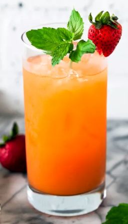 Chicken Drink - rommipohjainen cocktail lasissa