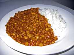 Chili con carne riisillä