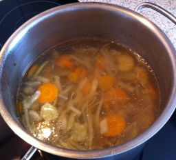 Makuliemi kattilassa