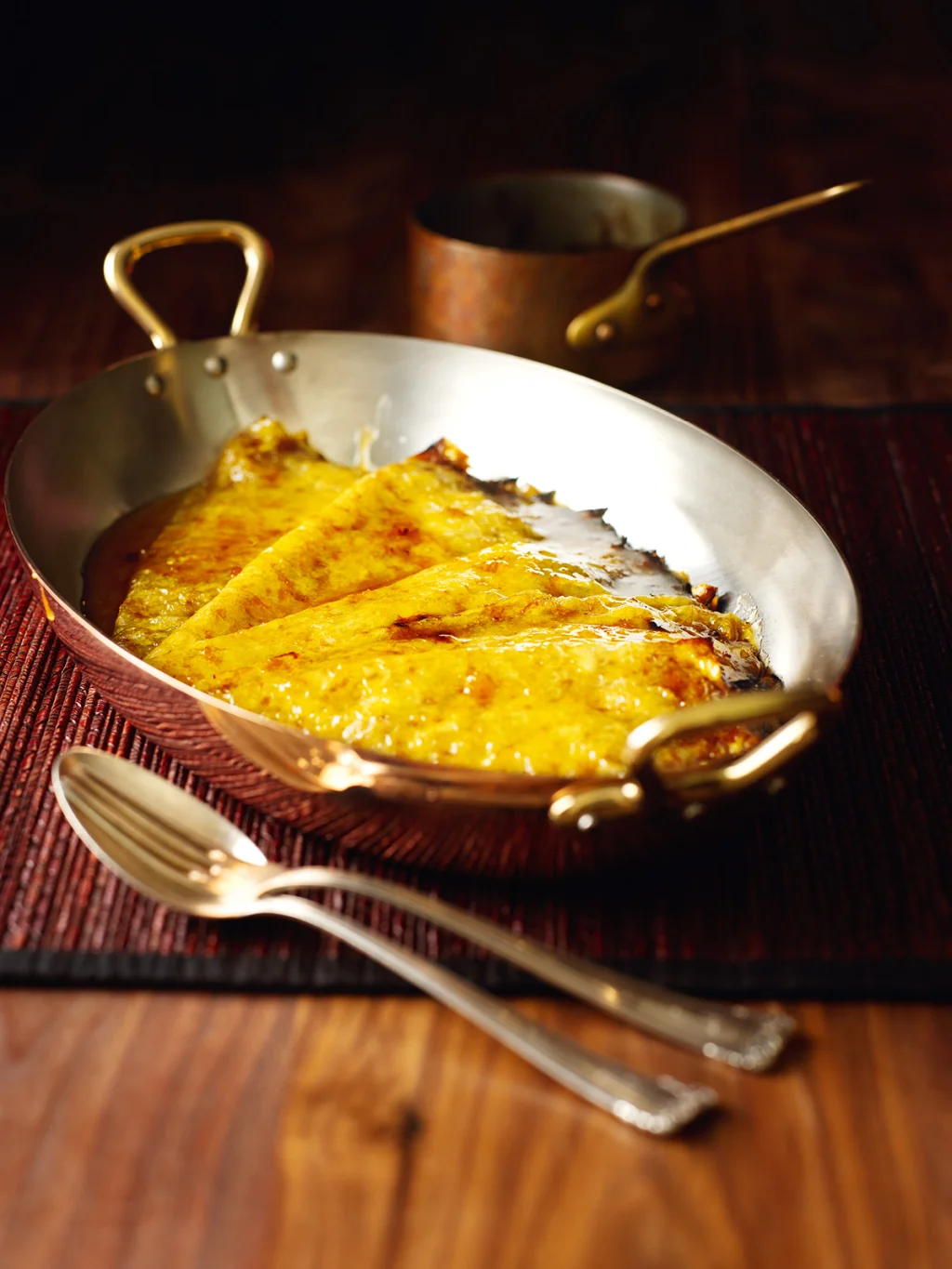 Crêpes suzette - ranskalainen jälkiruoka appelsiinikastikkeella