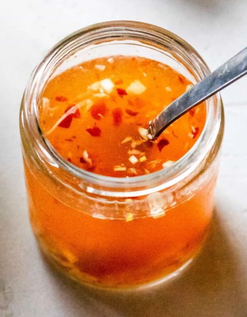 Dippikastike - nuoc cham purkissa tarjoiluvalmiina