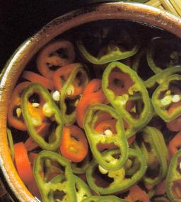 Tämä hetkessä valmistuva kastike on valmistettava vasta juuri ennen tarjoilua.