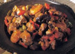 Hamuth helou eli lammaspata lautasella