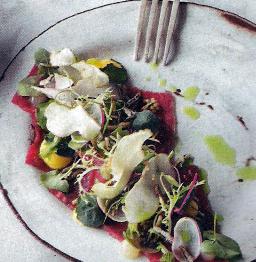 Hirvicarpacciota lautasella