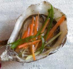 Höyrytetyt osterit tarjoiluvalmiina