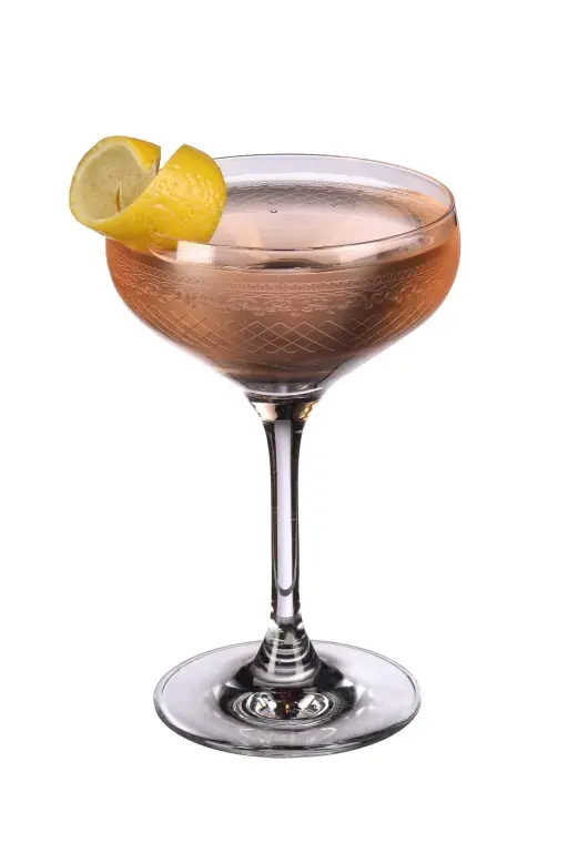 Iloinen leski cocktail lasissa