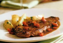 Iscas à Portuguesa - paistettua maksaa portugalilaiseen tapaan lautasella