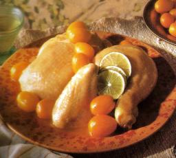 Kananpoikaa ja kumkvattia lautasella