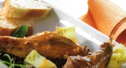 Kaniinia espanjalaiseen tapaan tarjottuna