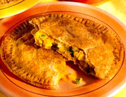 Kasviksilla täytetyt paratat lautasella