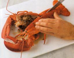 Keitä hummeri kypsäksi