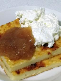 Keittotaidon pannukakku lautasella tarjolla