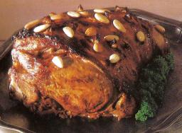 Kharouf bi limoun eli sitruunalammas tarjoilukypsänä