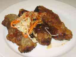 Kiinalaiset kevätkääryleet lautasella