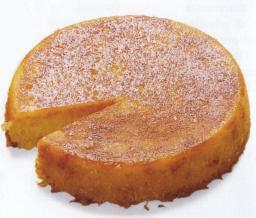 Kookoskakku tarjoiluvalmiina