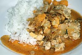 Kormacurrya lautasella