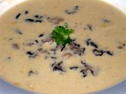 Korvasienikeitto lautasella