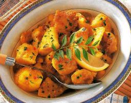 Kuiva kalacurry lautasella