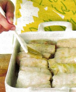 Lado kääryleet voideltuun uunivuokaan