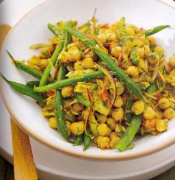 Lähi-idän papu-artisokkasalaattia kulhossa