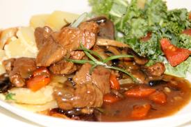 Lammgryta med rosmarin och champinjoner