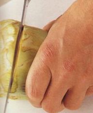 Leikkaa pohjasta yksi kolmannes