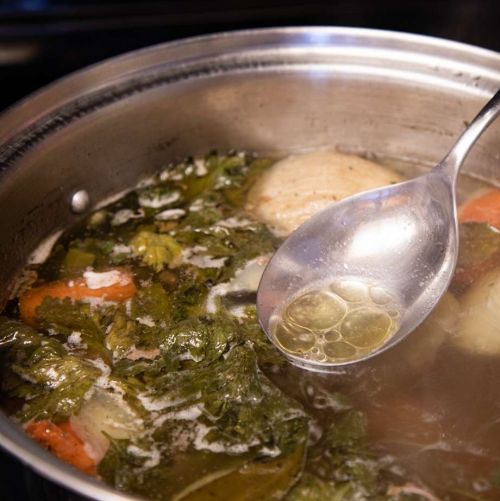 Valmista lihalientä kattilassa