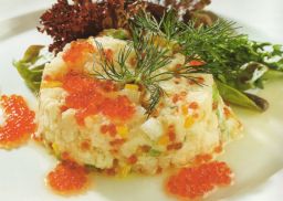 Lohenmätisalaattia lautasella