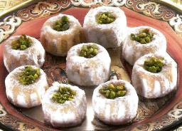 Mantelitouaginet–koristeelliset mantelileivokset tarjottimella