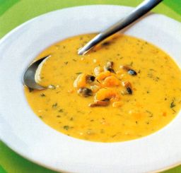 Merenherkkukeittoa lautasella