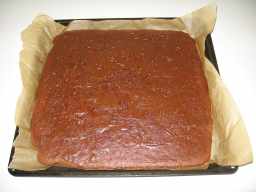 Mokkapalalevy uuninraikkaana vuoassa