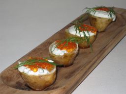 Muikunmätiä paahdettunen uusien perunoiden kera