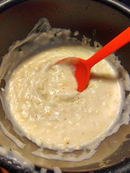 Munakastike kattilassa persiljalla höystettynä