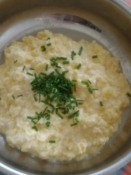 Munakokkeli tarjoiluvalmiina kulhossa