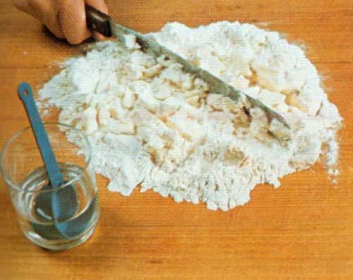 Voitaikinaan käytettävät ainekset