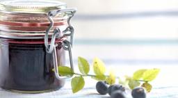 Mustikkahilloa purkissa