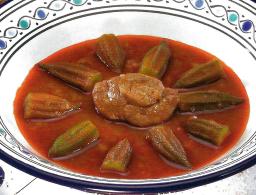 Okrapataa lautasella